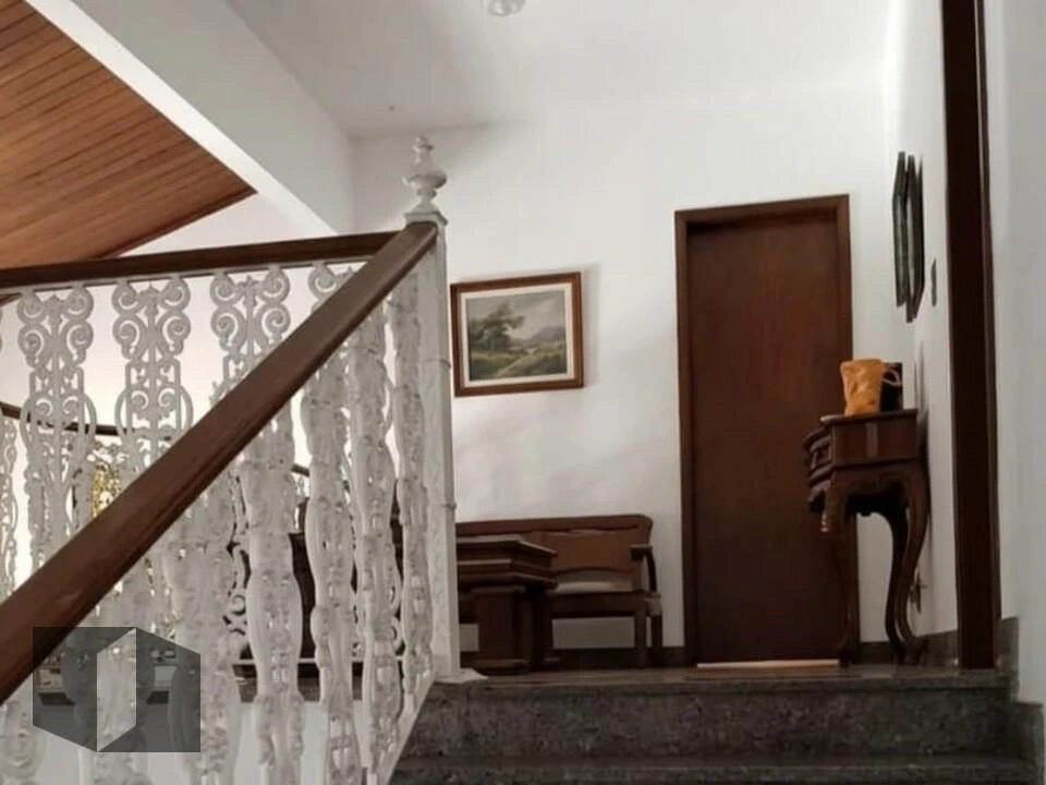 4-bedroom house with a home office — photo 4
