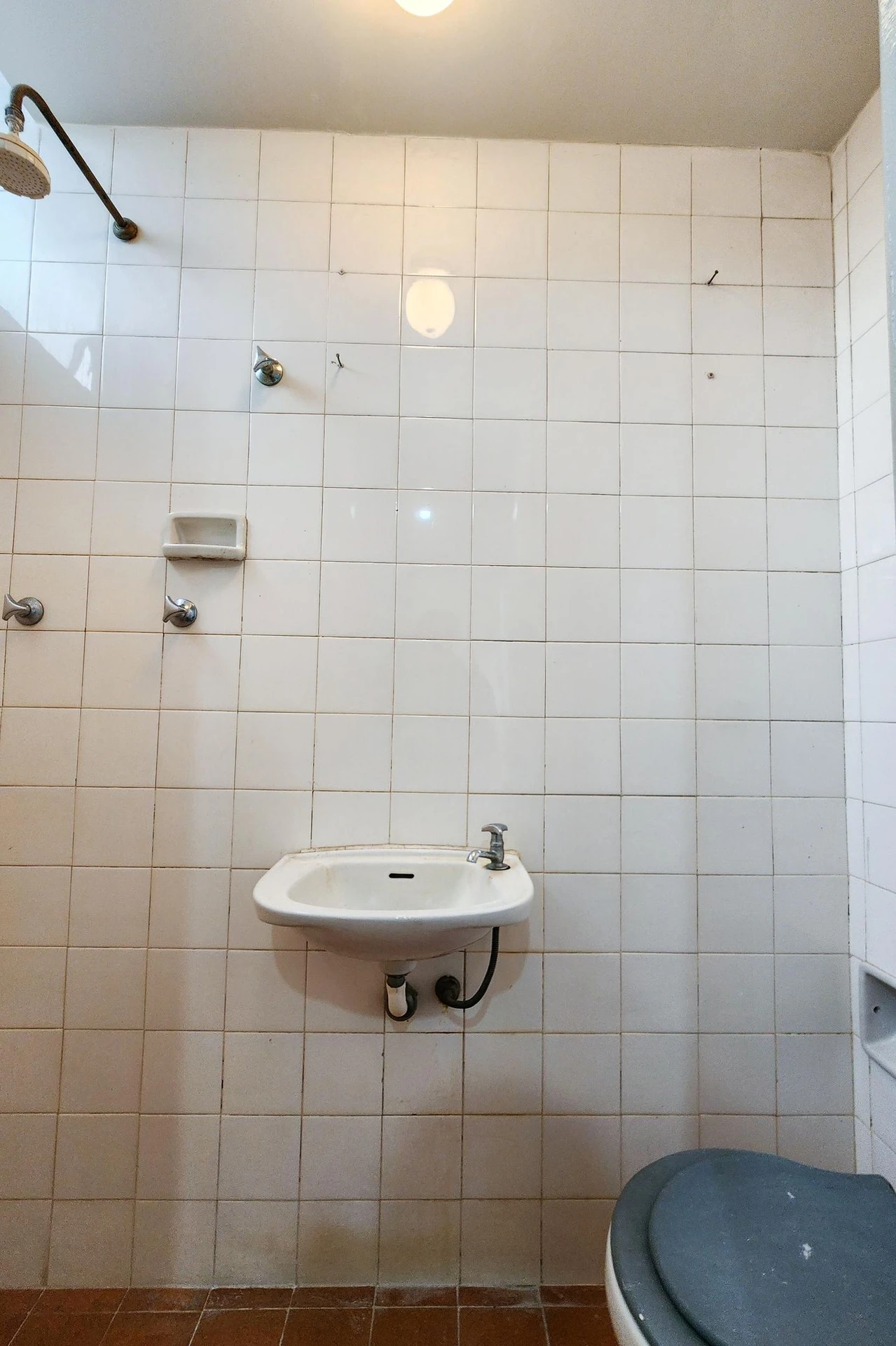 2-bedroom apartment in a building with a pool — photo 34