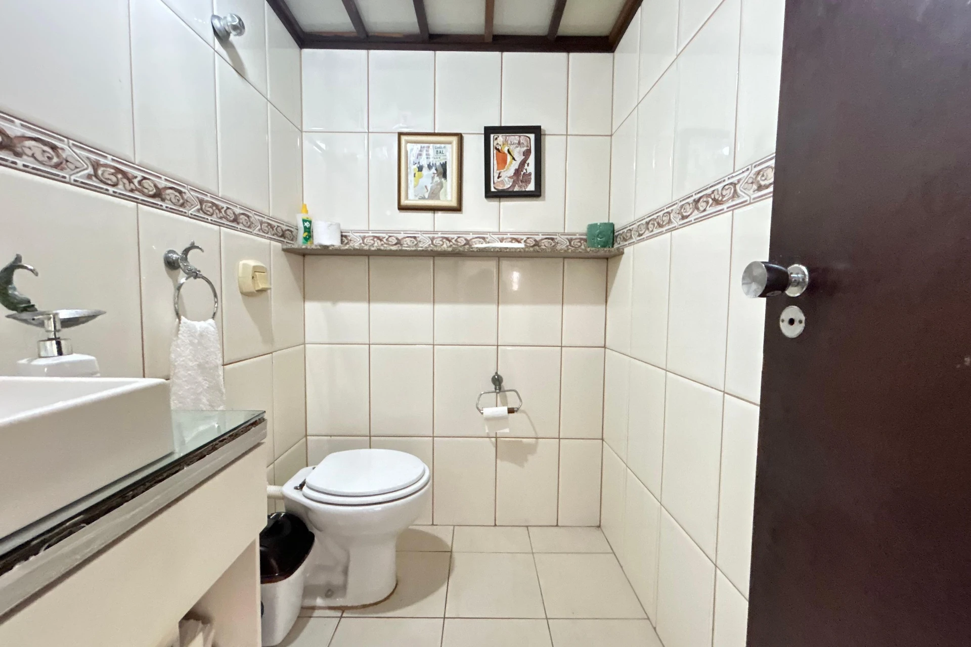 300 m² house with a jacuzzi and a bathtub — photo 31