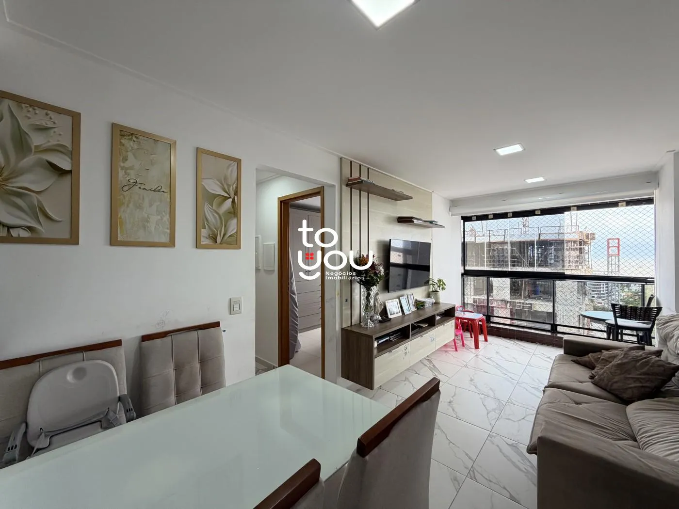 Furnished 2-bedroom apartment with 1 en-suite
