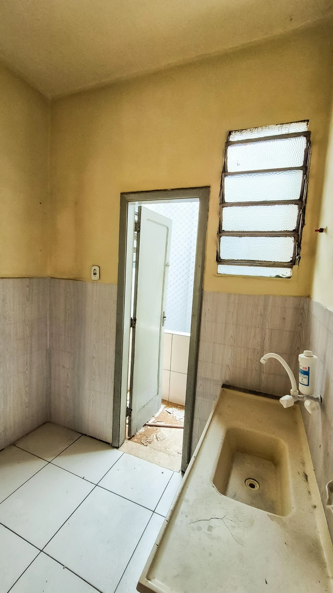 Apartment with no parking, 2 bedrooms and 1 bathroom — photo 29