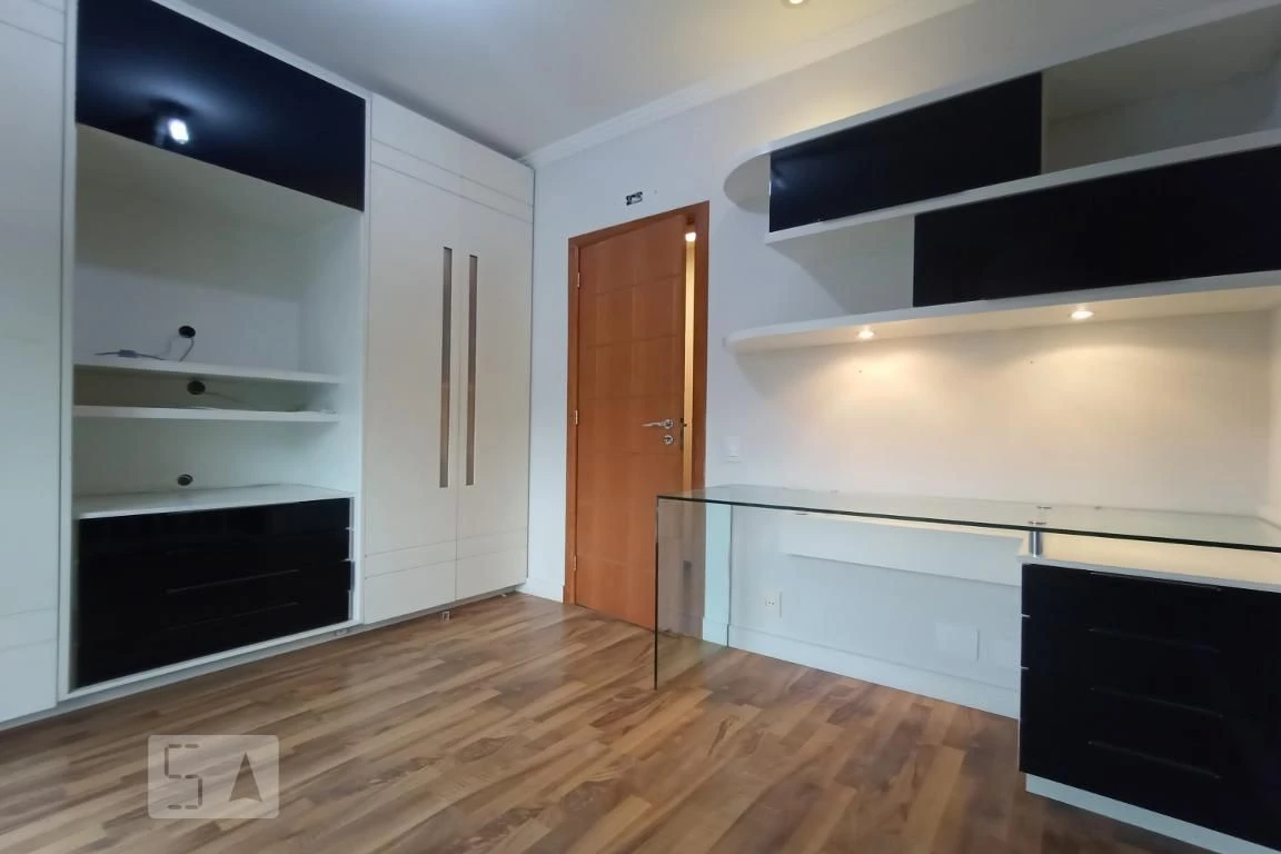 Apartamento de 4 quartos com janelas do piso ao teto — photo 50