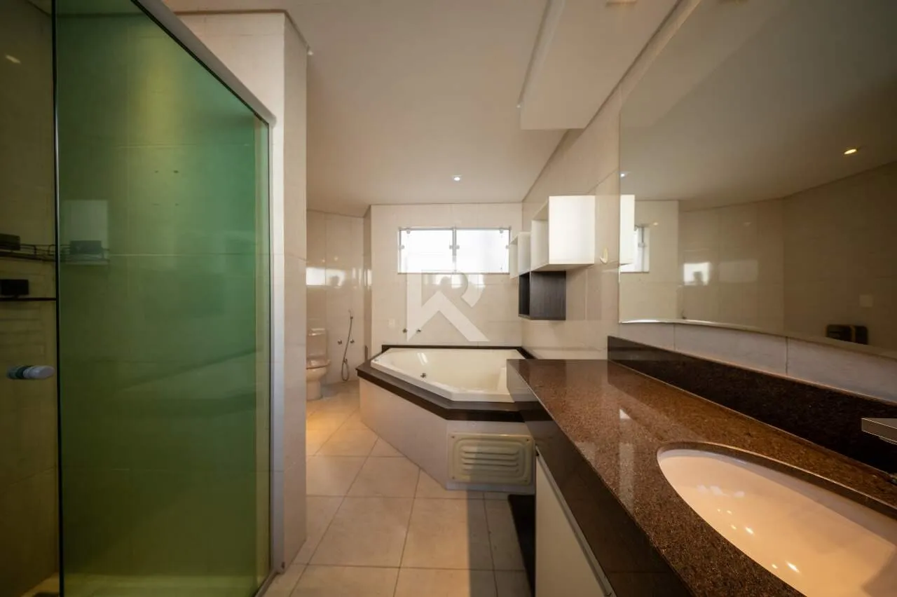 House with 4 bedrooms, private garden and 4 parking — photo 32