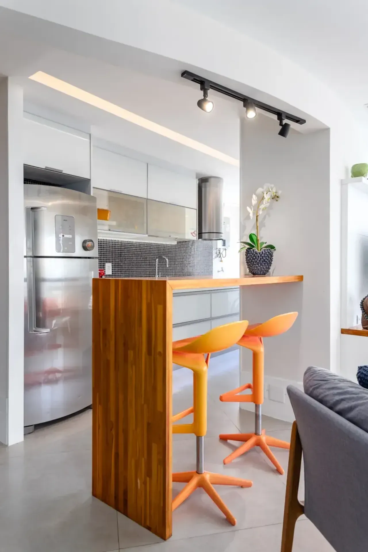 Furnished apartment with 2 bedrooms and water views — photo 13