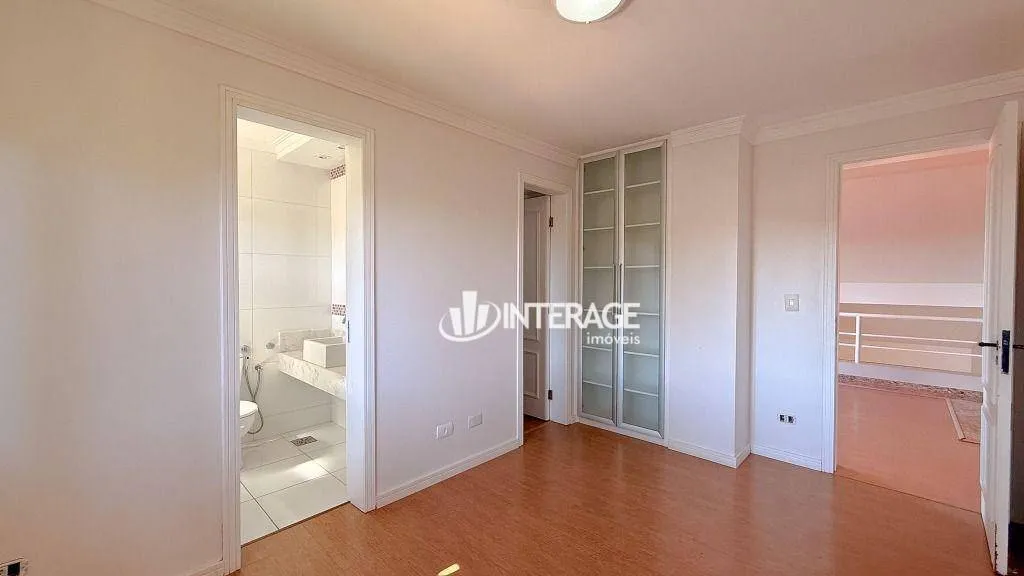 Condo house with private garden and laundry area — photo 40