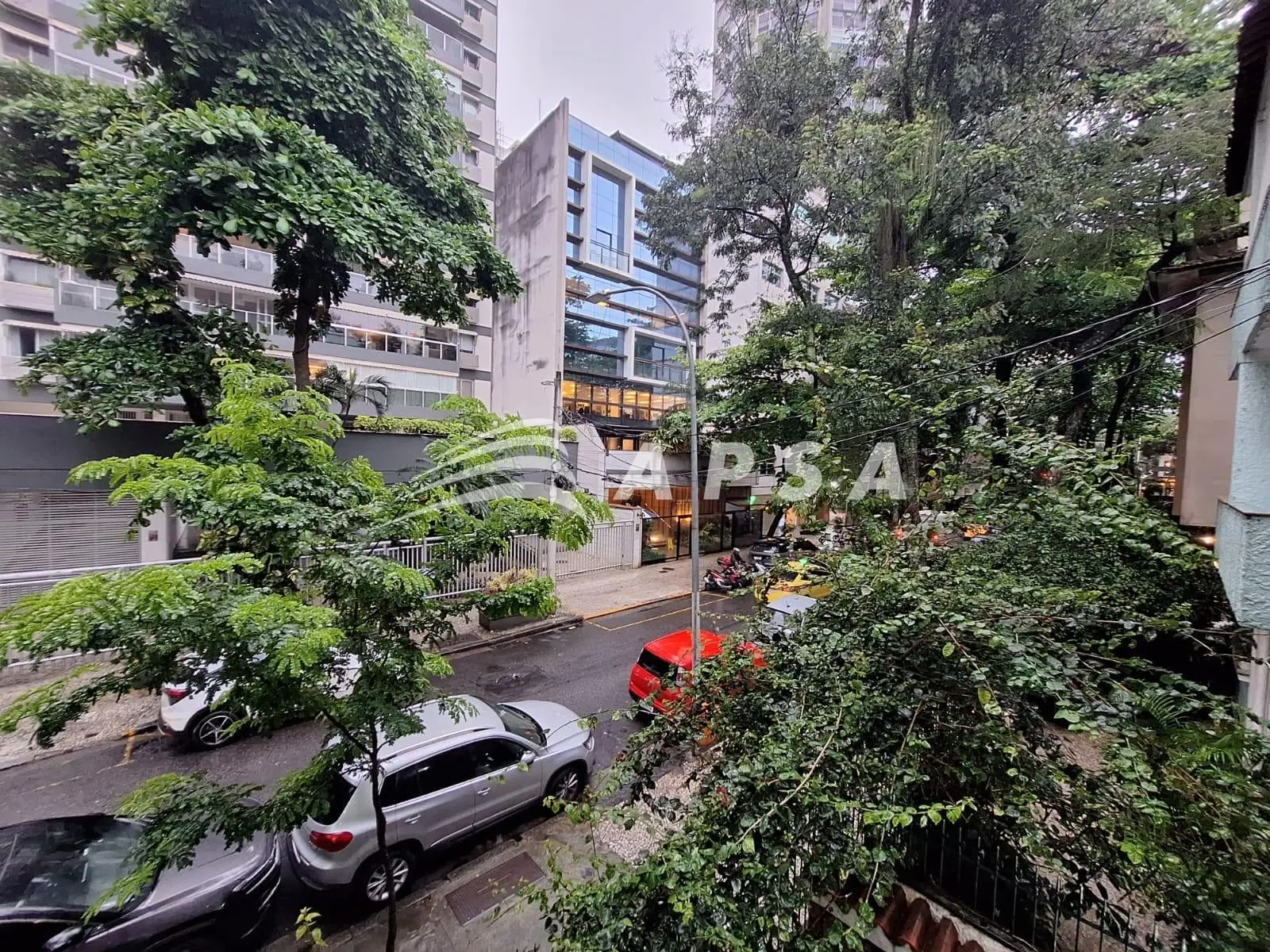 Apartamento de 2 quartos com piso de madeira ou laminado — photo 15