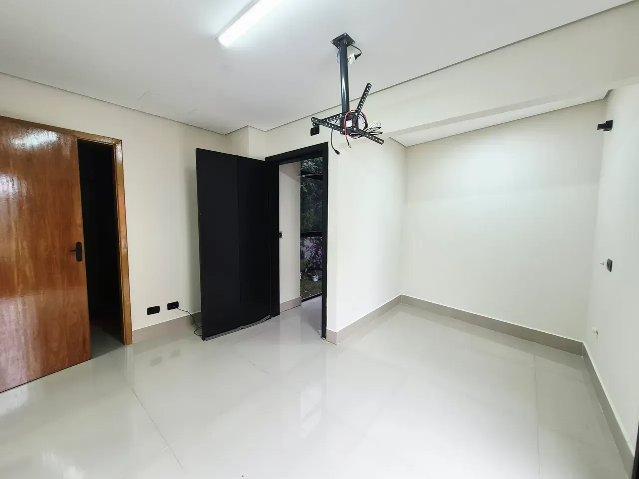 House with 3 bedrooms, 3 baths and a gas stove — photo 15