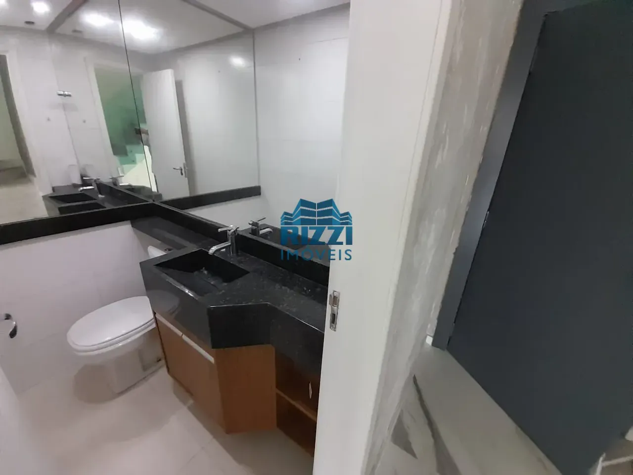 Apartamento com 3 quartos e 5 banheiros com terraço — photo 9