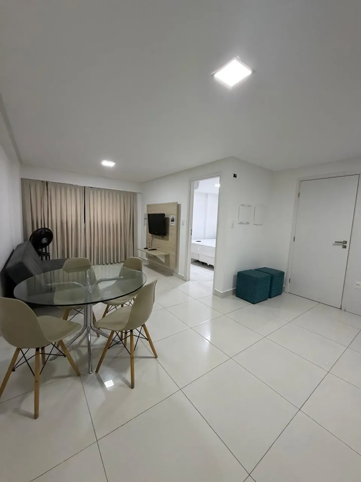 Furnished 1-bedroom apartment with a balcony