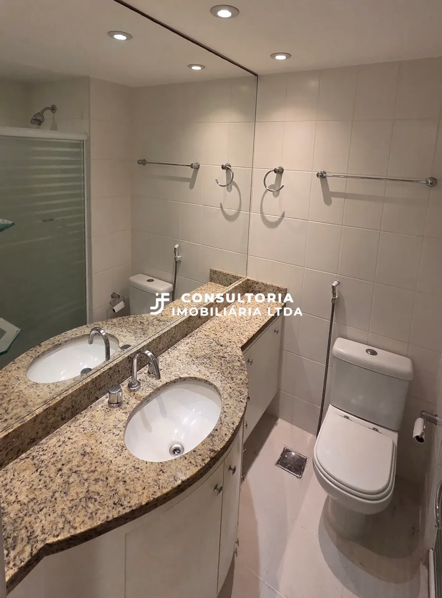 3-bedroom apartment in a building with a sauna — photo 36