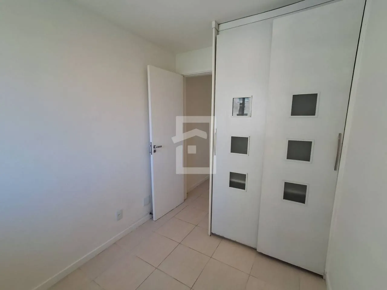 Glass-enclosed balcony in a 2-bedroom apartment, 64 m² — photo 19