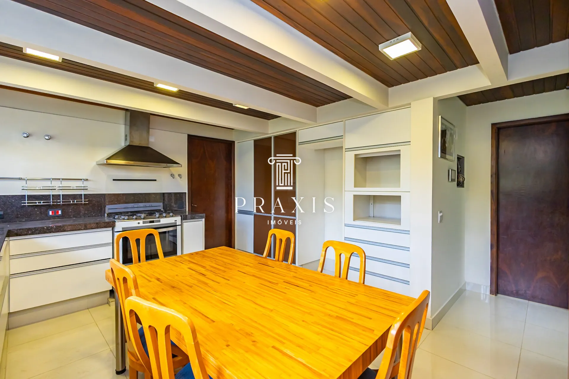 House with 4 bedrooms, 445 m² and fitted kitchen — photo 37