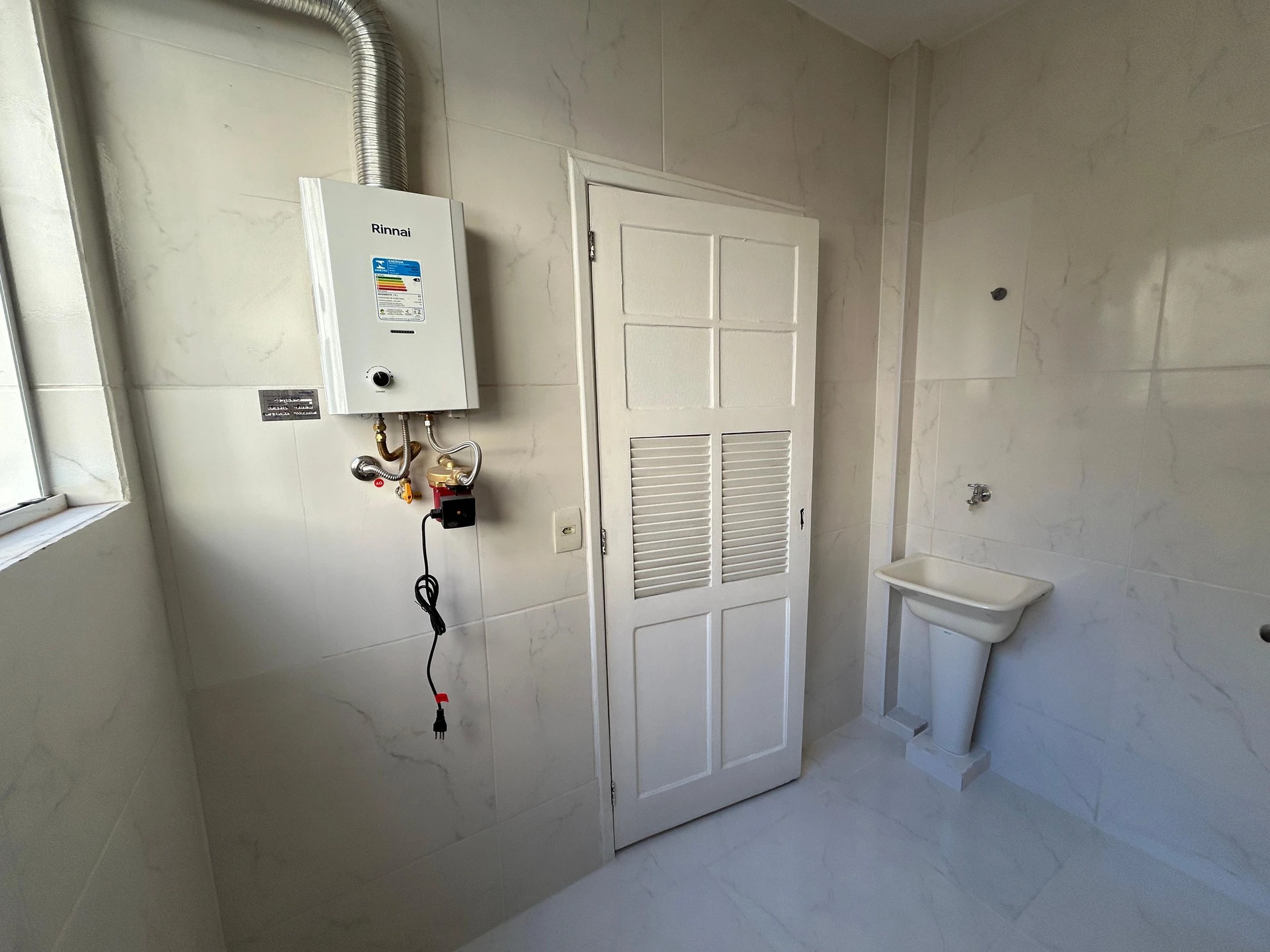 Unfurnished rental apartment with 2 bedrooms and parking — photo 25