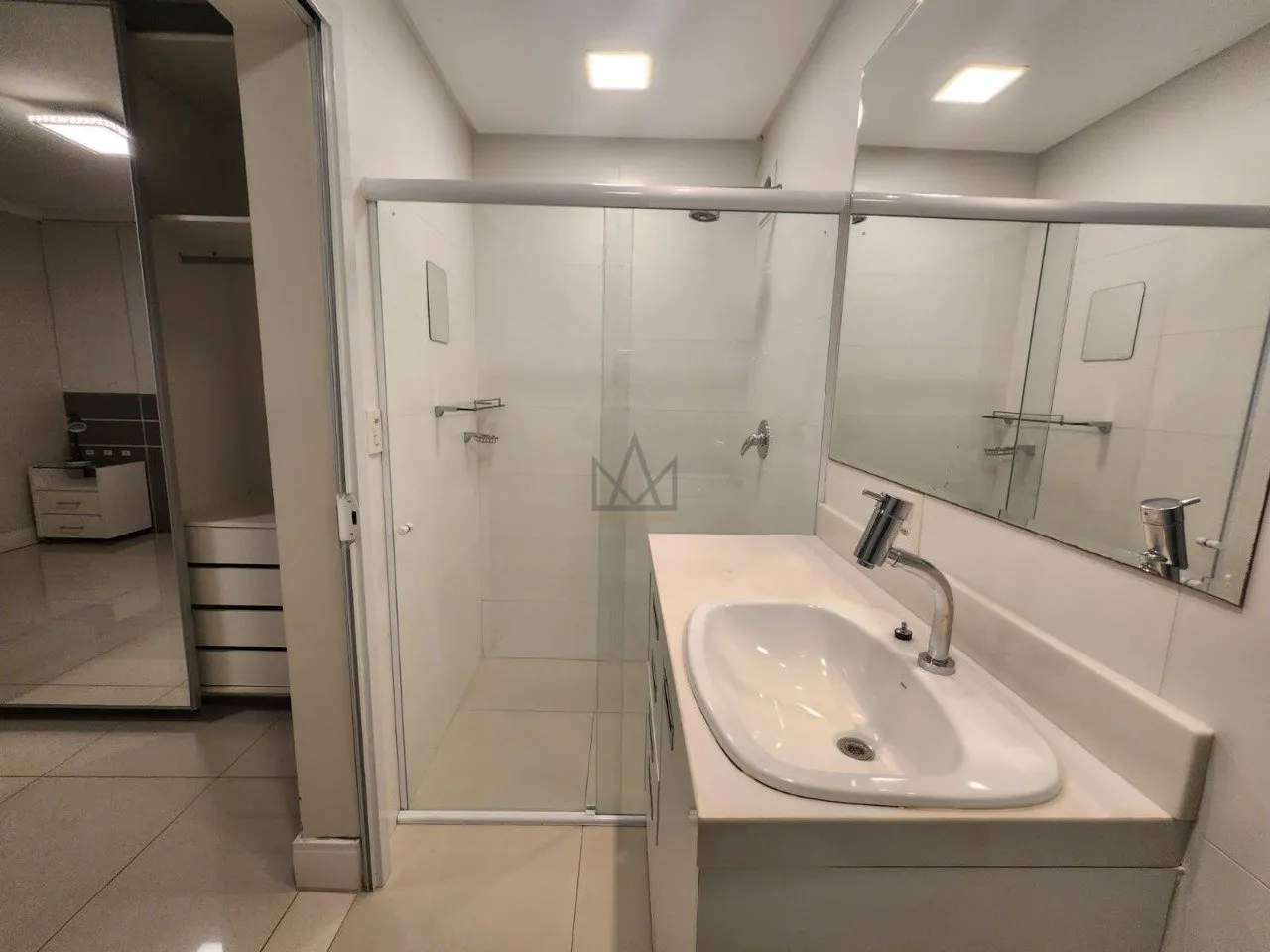 4-bedroom apartment in a building with a gym — photo 32