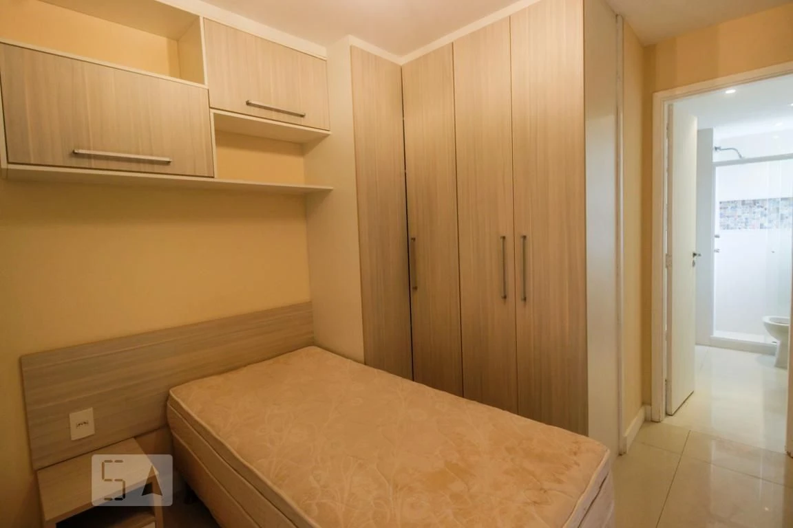 Furnished apartment, 90 m², with a glass-enclosed balcony — photo 25