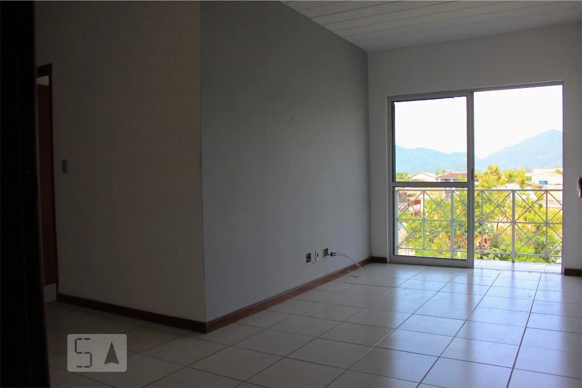 2-bedroom apartment with a balcony and shared pool — photo 11