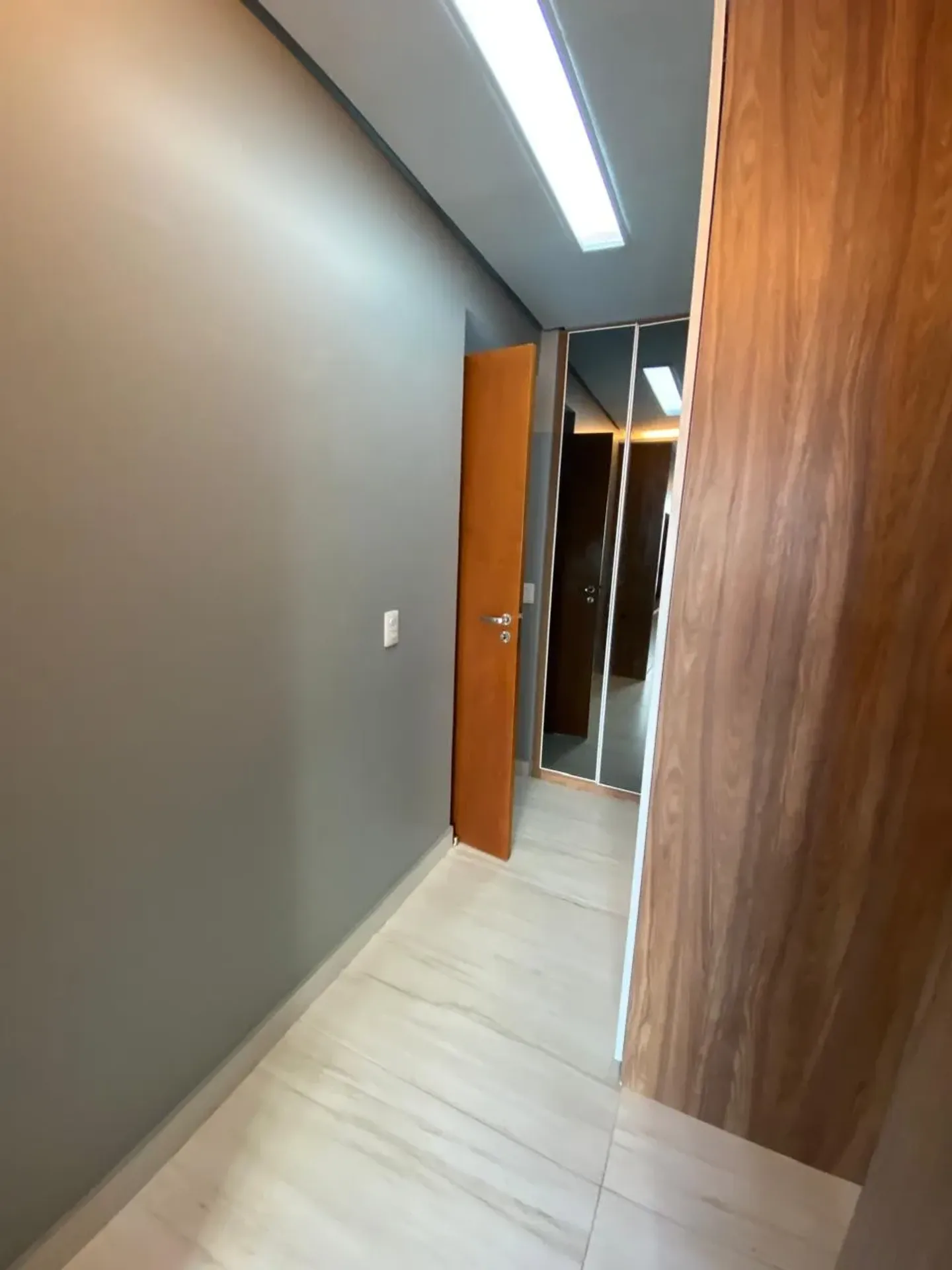 Glass-enclosed balcony in a 3-bedroom apartment, 125 m² — photo 19