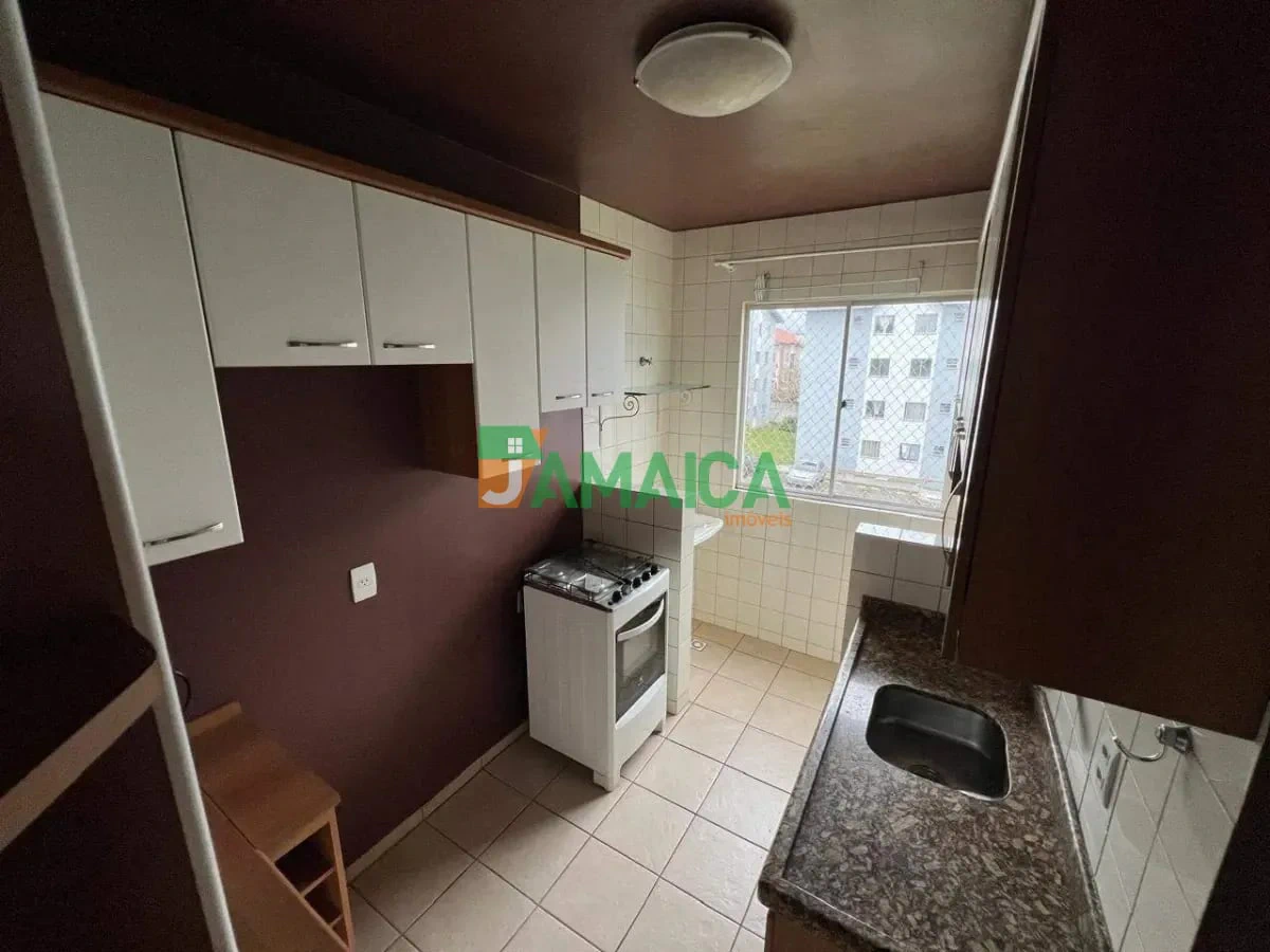 Apartamento de 2 quartos com piso de madeira ou laminado — photo 11