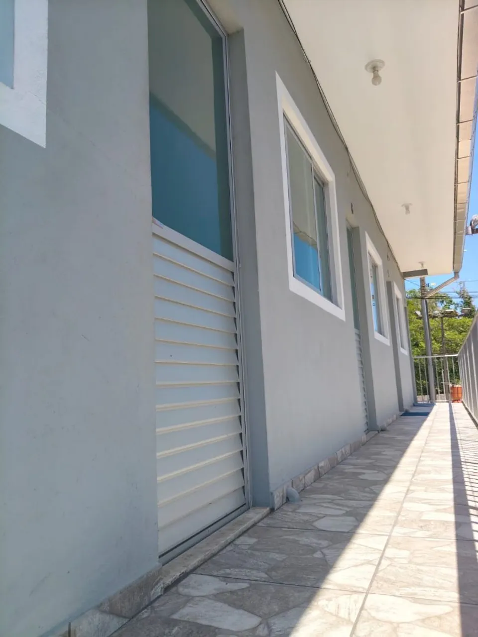 Kitnet sin amueblar con 1 dormitorio y balcón — photo 7