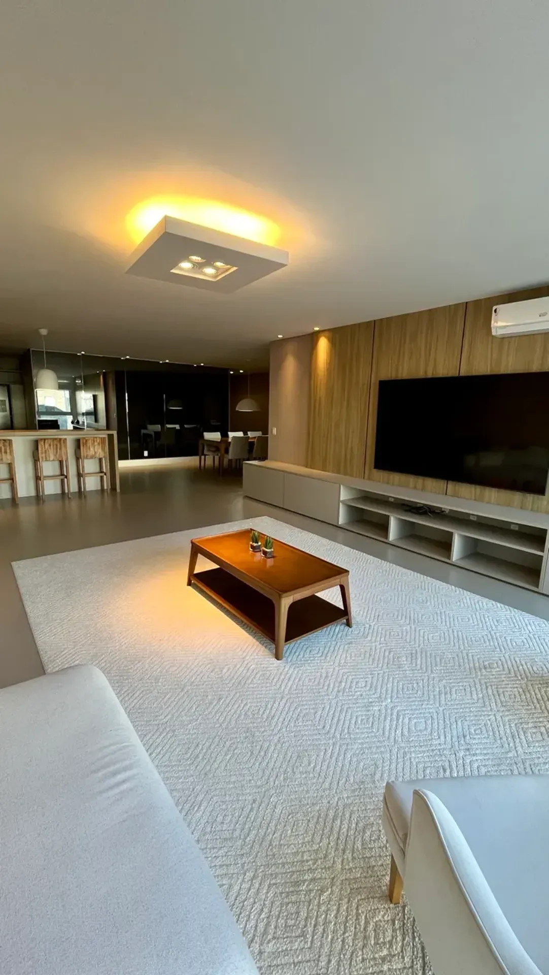 Furnished apartment with 3 en-suite suites — photo 35