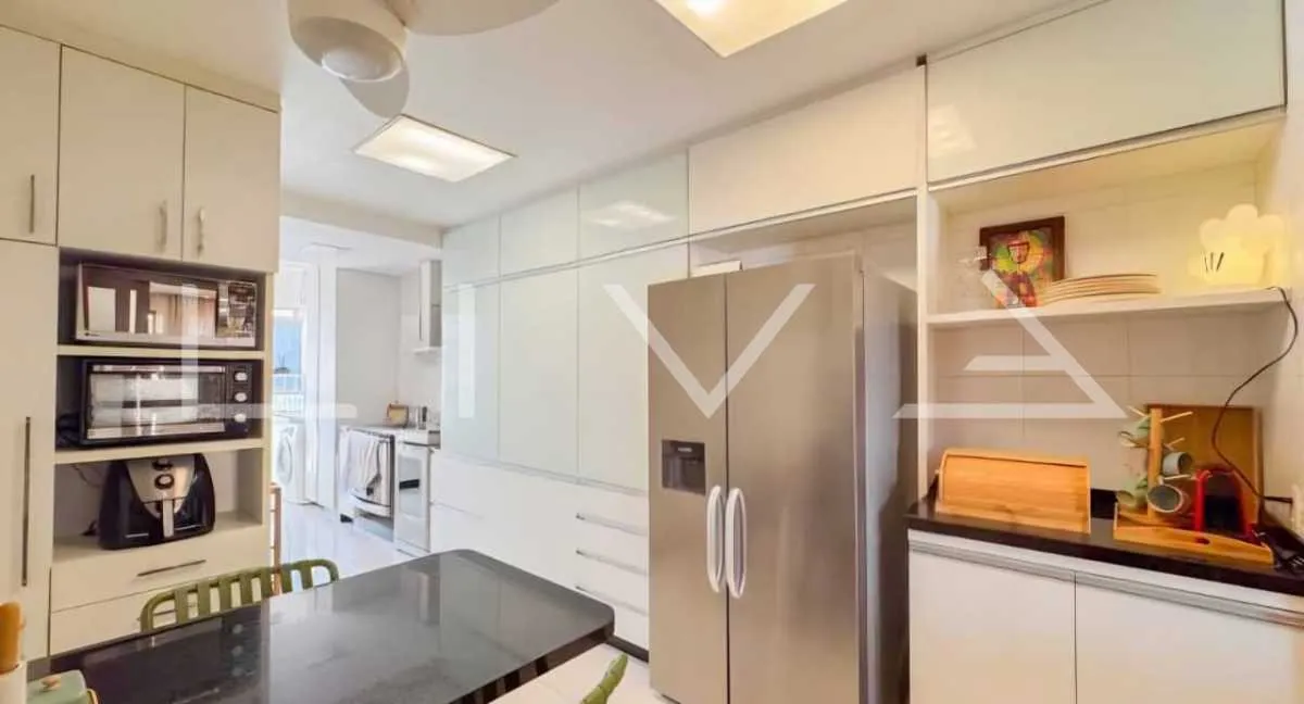 4-bedroom apartment with a grill on the balcony — photo 24