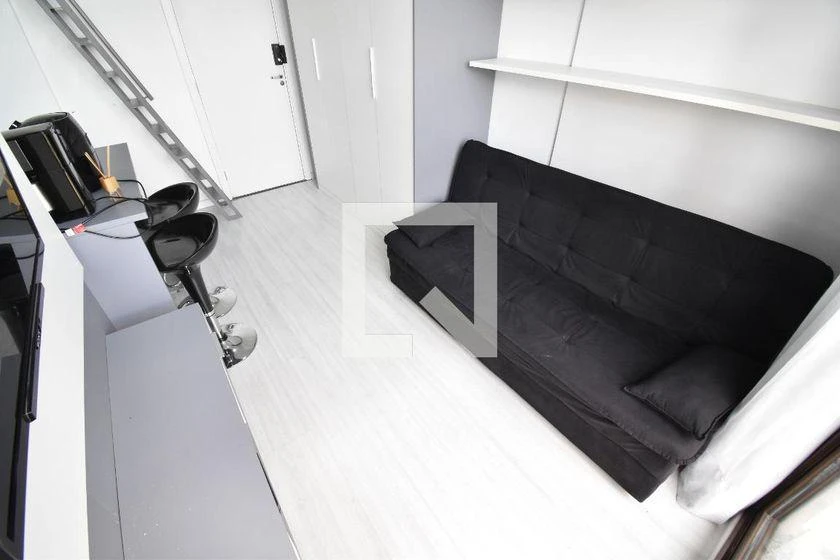One-bedroom apartment in a building with a gym — photo 11