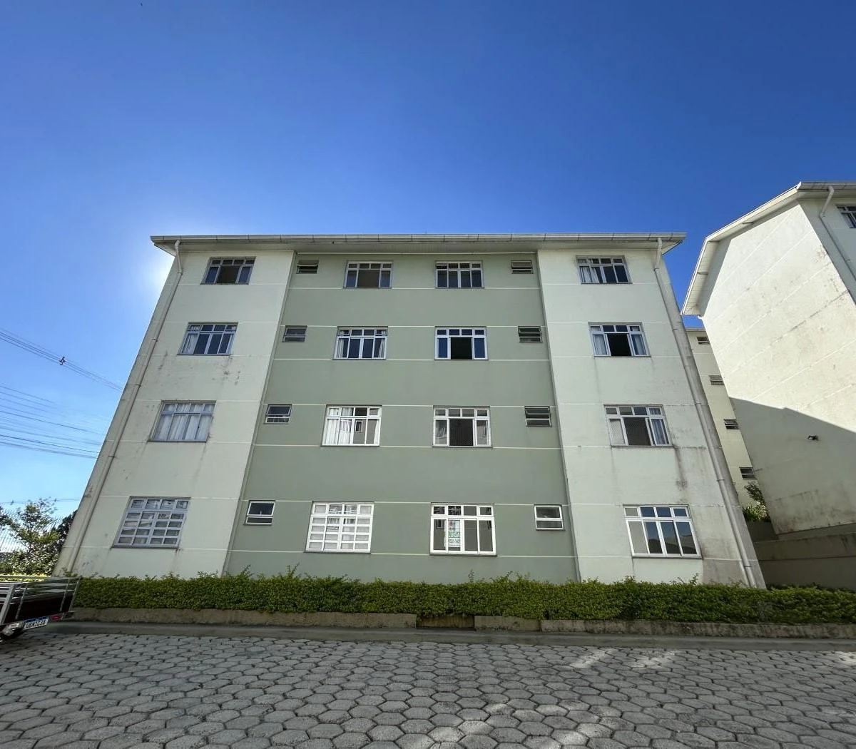 2-bedroom apartment with wood or laminate floors in Curitiba — photo 5