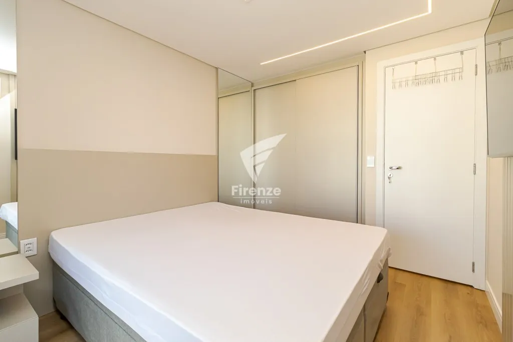 Apartamento mobiliado com cozinha integrada e varanda fechada — photo 22
