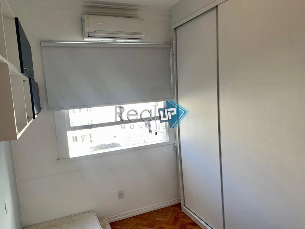 Wood or laminate floors in a 2-bedroom apartment, 80 m² — photo 26