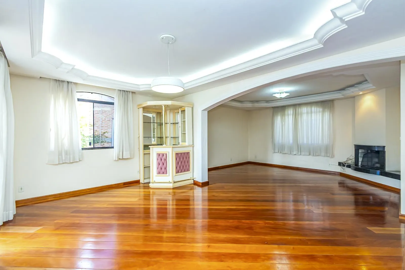3-bedroom house with a separate kitchen and gas stove — photo 5