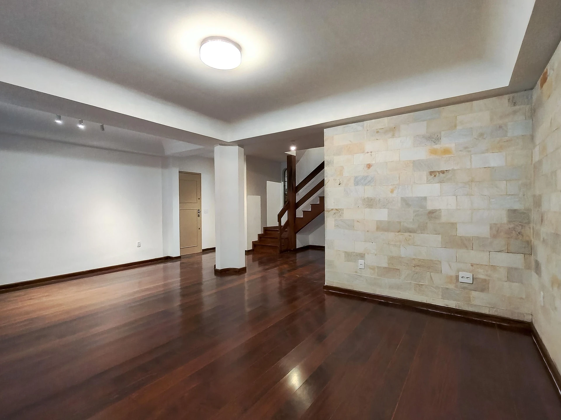 House for rent with 5 bedrooms and 8 bathrooms — photo 11