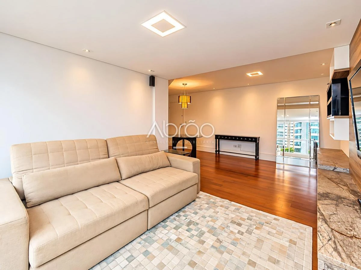 Furnished apartment, 192 m², with a glass-enclosed balcony — photo 18