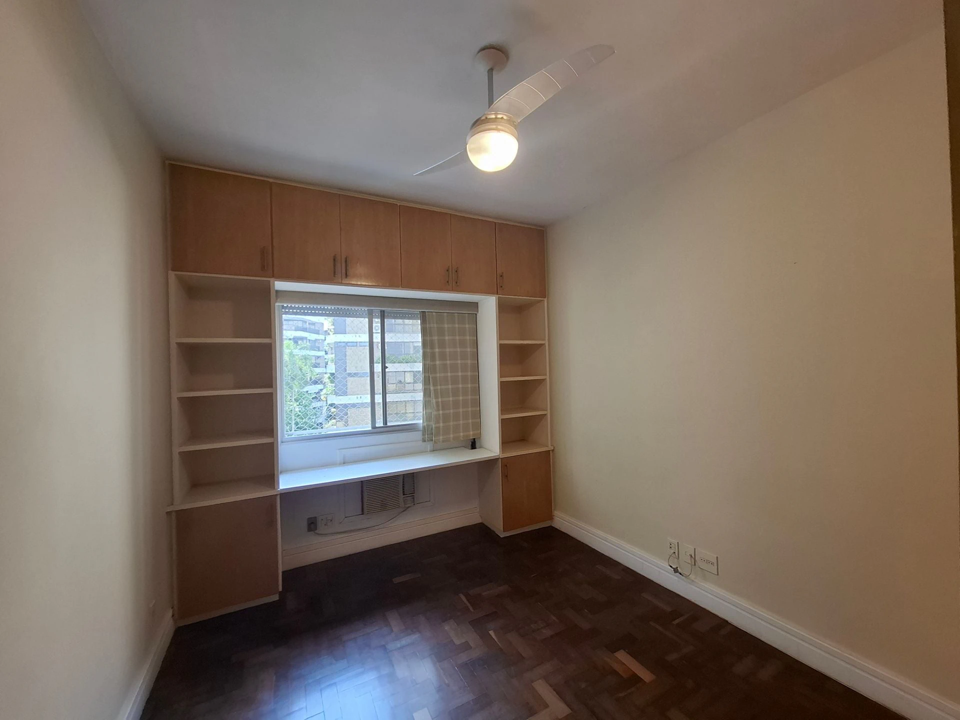 Floor-to-ceiling windows in a 3-bedroom apartment, 150 m² — photo 19
