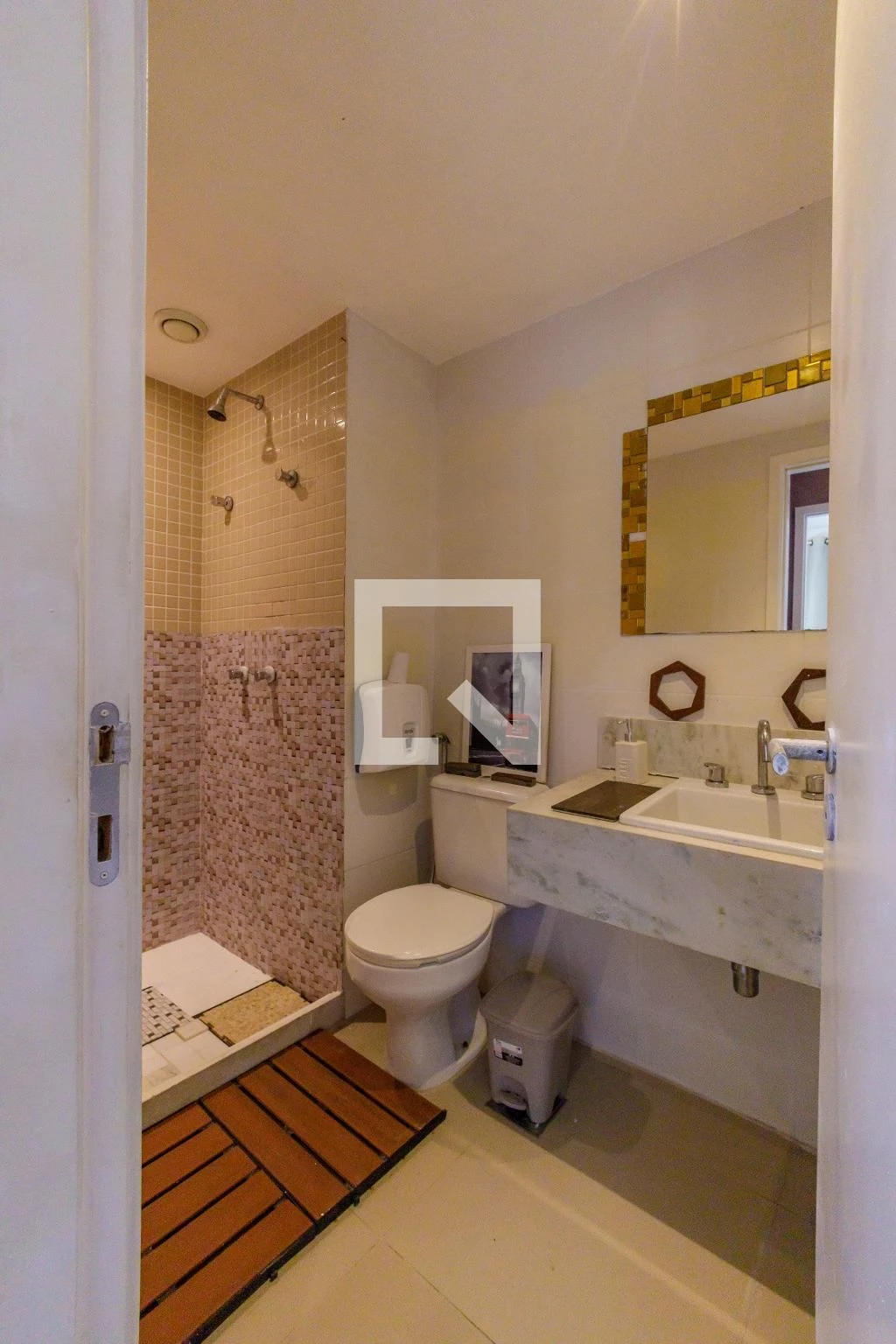 Furnished apartment with 2 bedrooms, 1 en-suite and balcony — photo 26