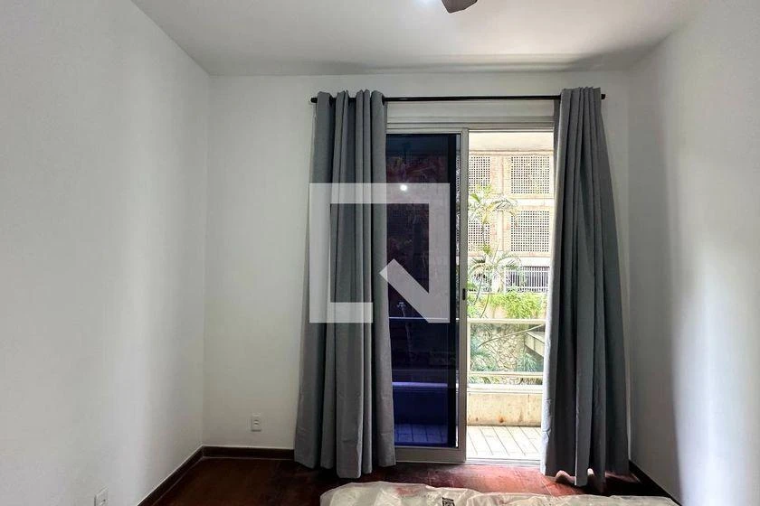 Glass-enclosed balcony in a 4-bedroom apartment, 113 m² — photo 18