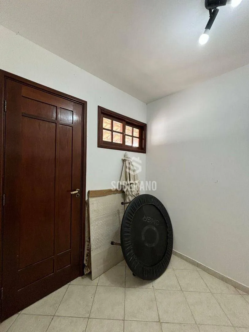 House with 6 bedrooms and 720 m² plus 4 parking — photo 47