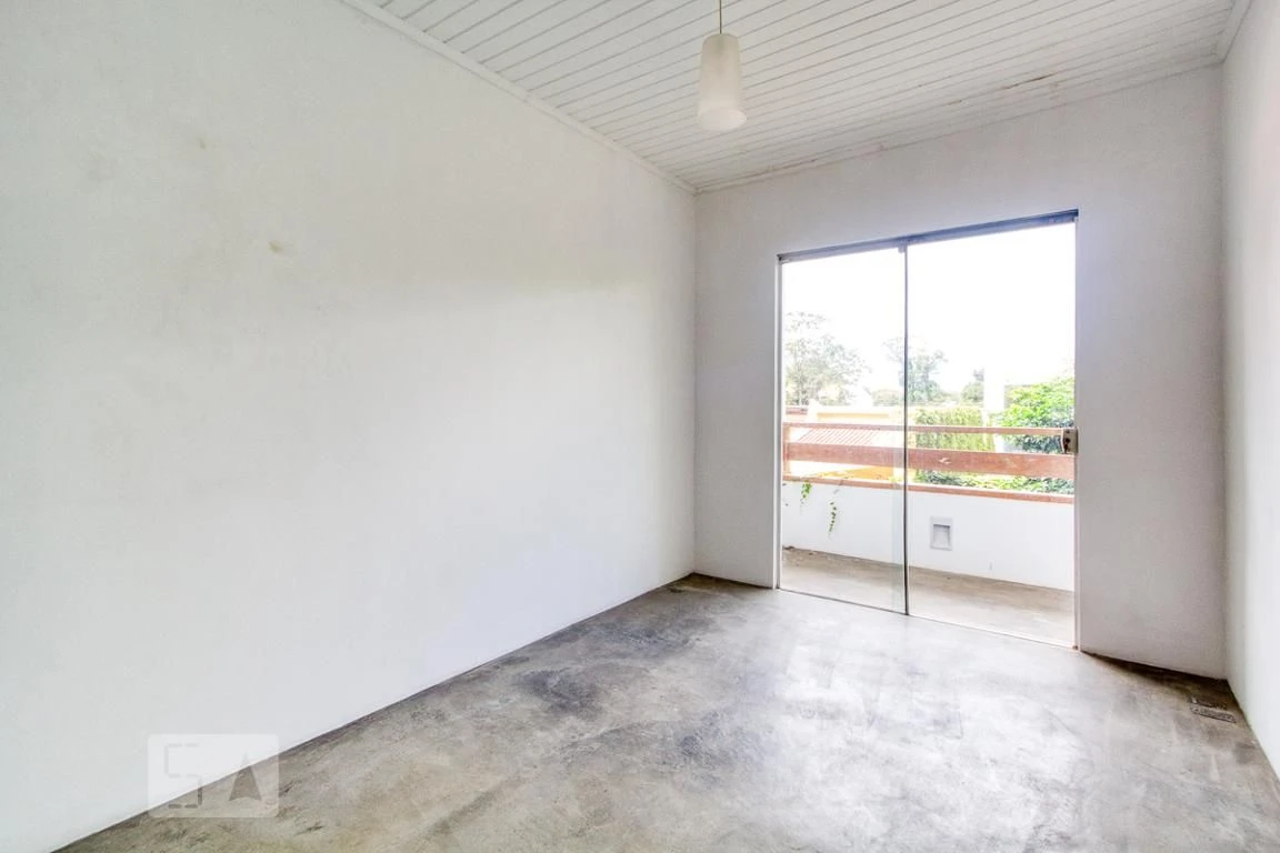 House with 3 bedrooms and 4 bathrooms with a closed kitchen — photo 43