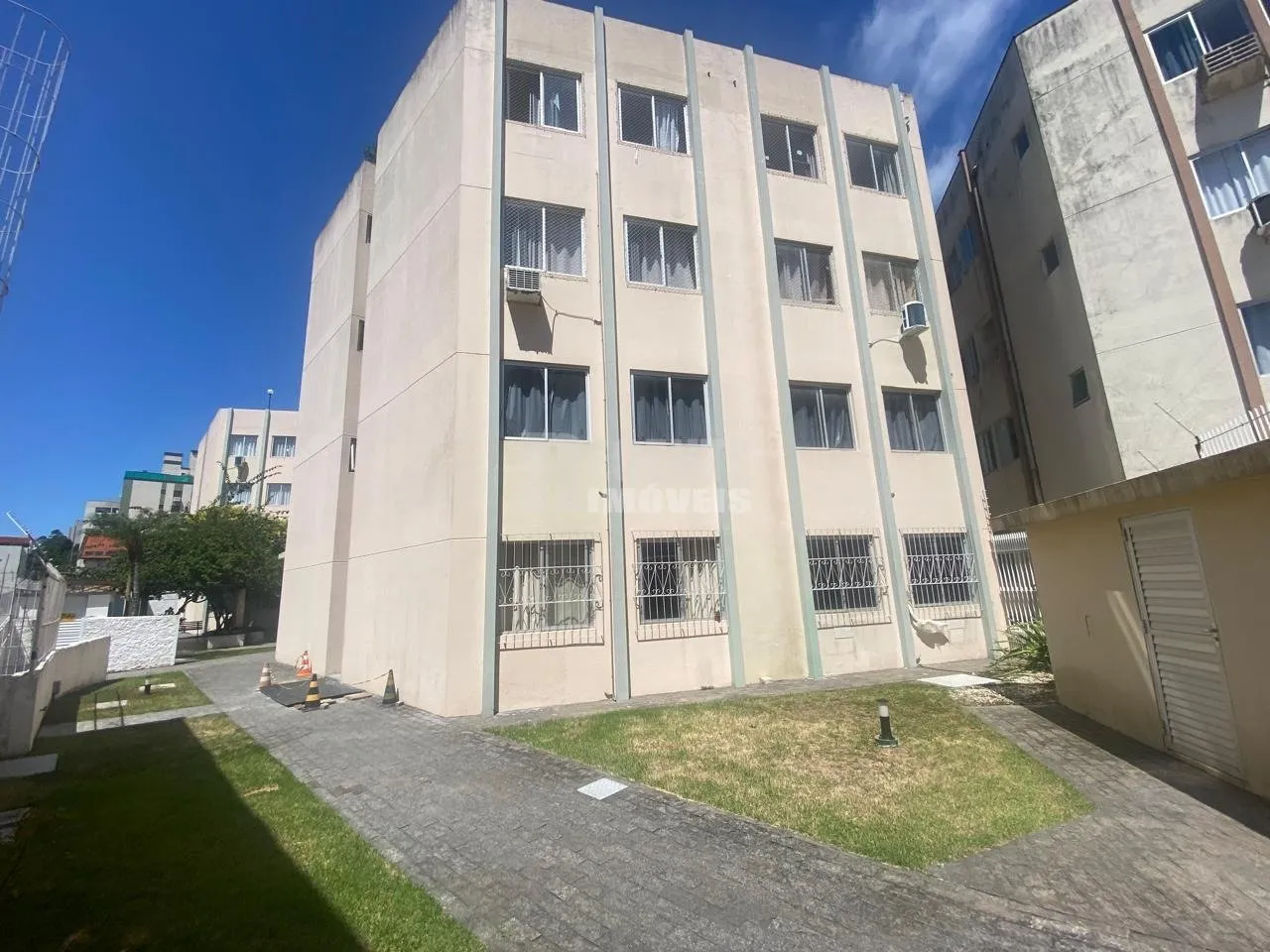 1-bedroom apartment with enclosed kitchen and parking — photo 11