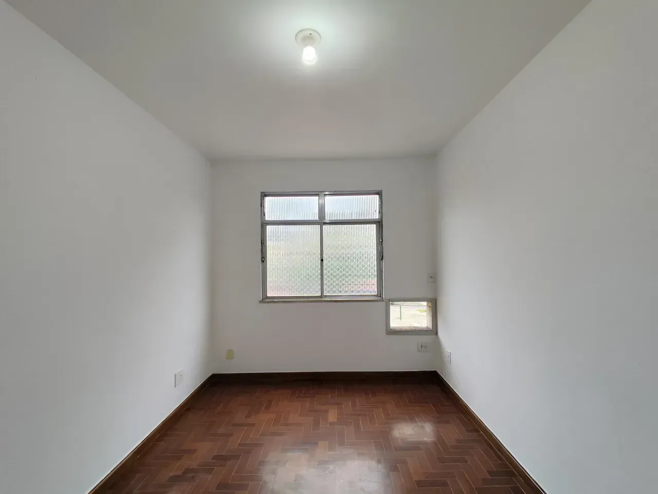 2-bedroom apartment with a separate, closed kitchen — photo 4