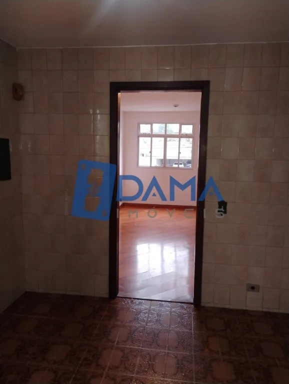 Wood or laminate floors in a 2-bedroom apartment, 79 m² — photo 14