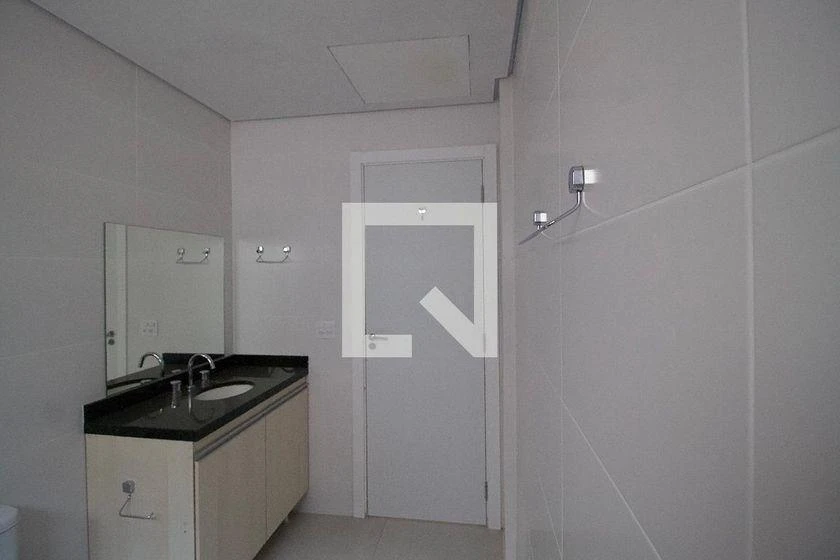 3-bedroom house with floor-to-ceiling windows — photo 15