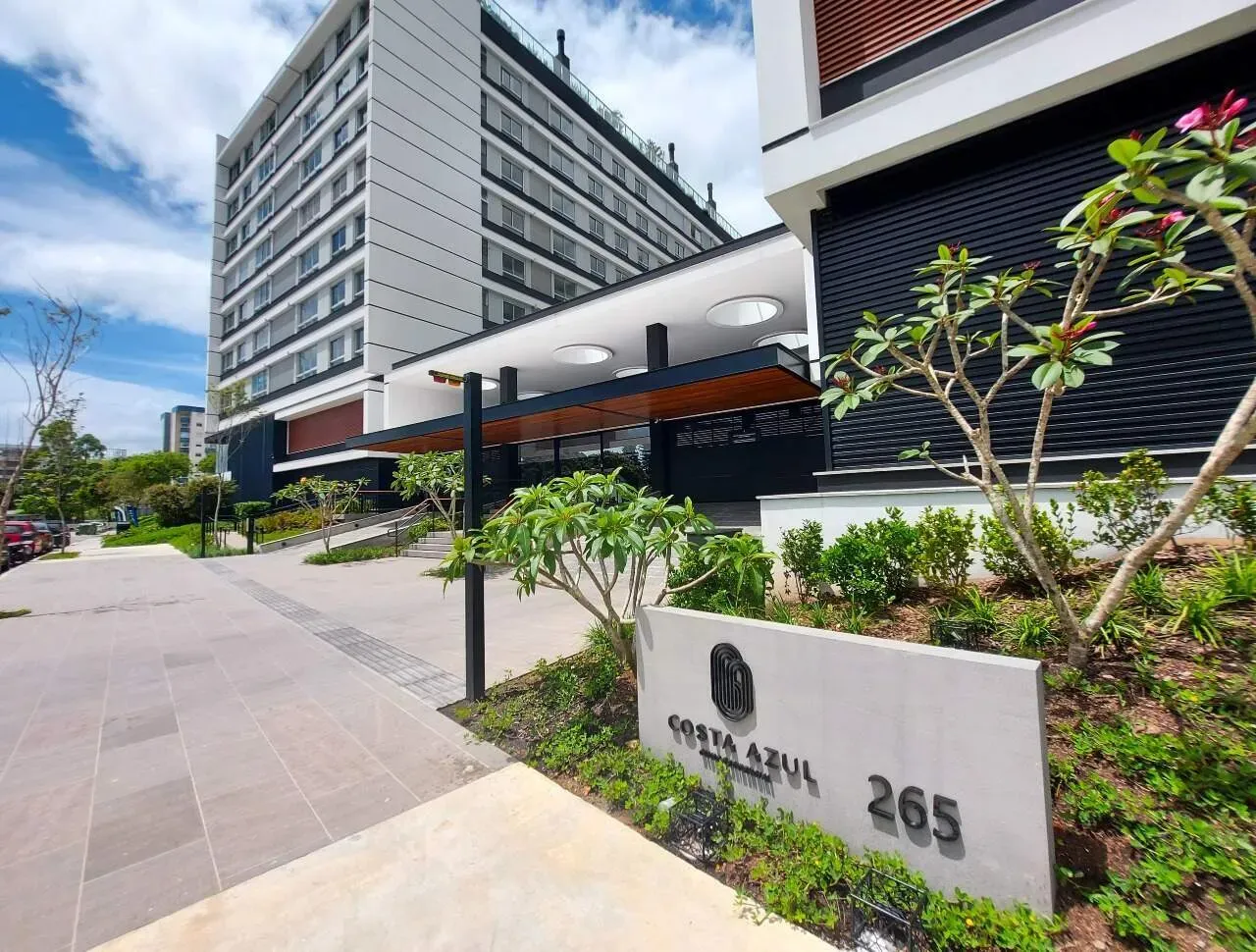 Apartamento de 3 suites con jardín privado y 2 plazas — photo 16