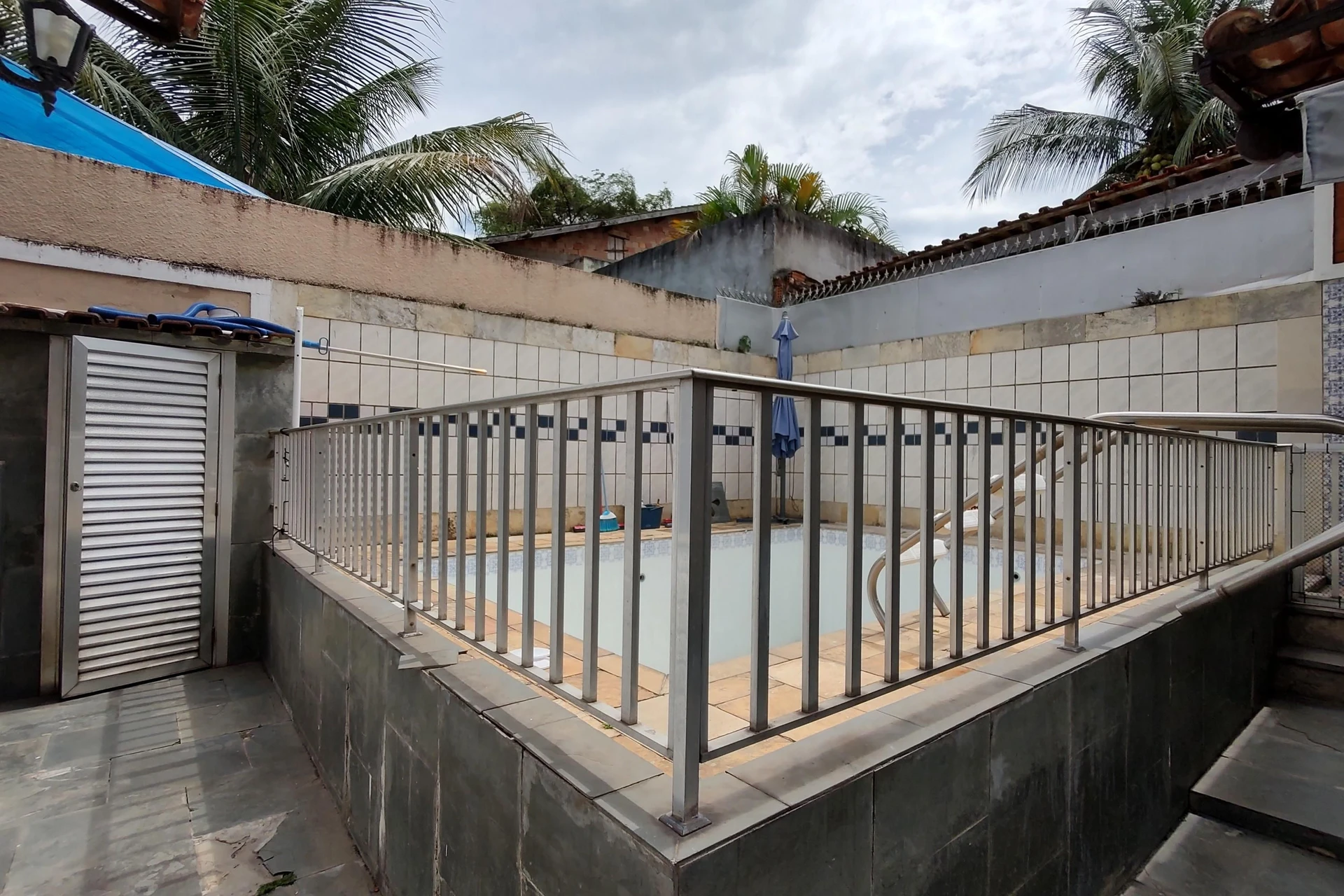 House with 3 bedrooms and a private backyard — photo 66