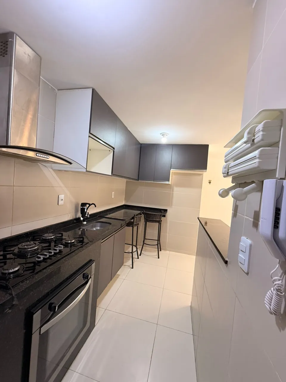 2-bedroom apartment in a building with a gym — photo 7