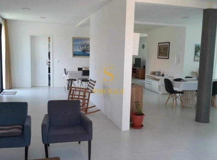425 m² house with open-plan gas kitchen and 4 bedrooms — photo 4
