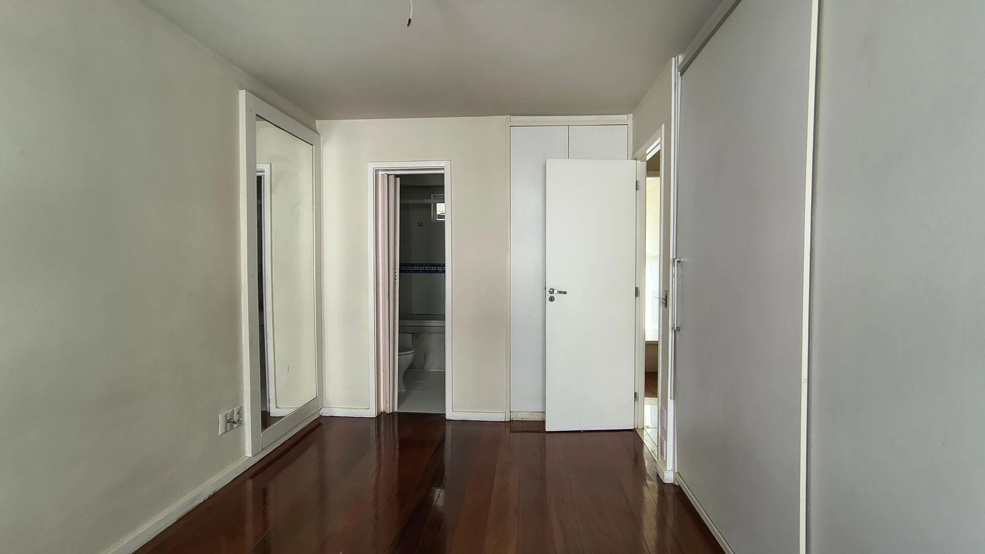 Apartment with 3 en-suite bedrooms and 5 baths, 2 parking — photo 10