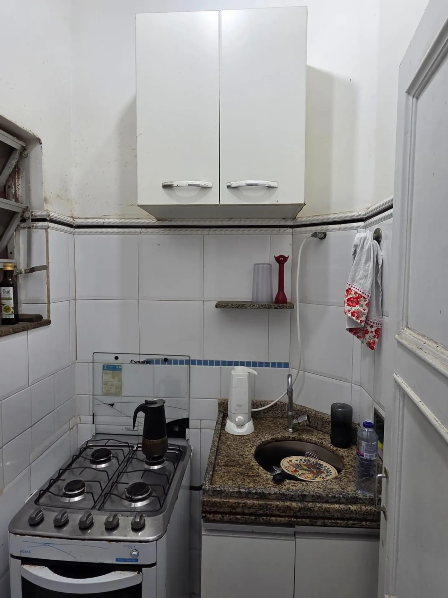 Furnished 1-bedroom apartment with open-plan kitchen — photo 25