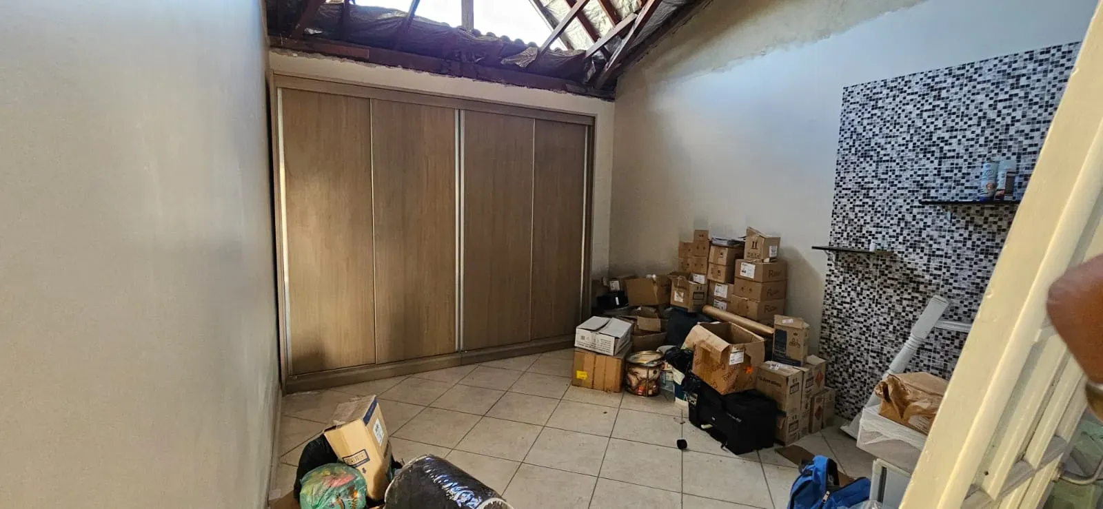 4-bedroom apartment with a mountain view — photo 32