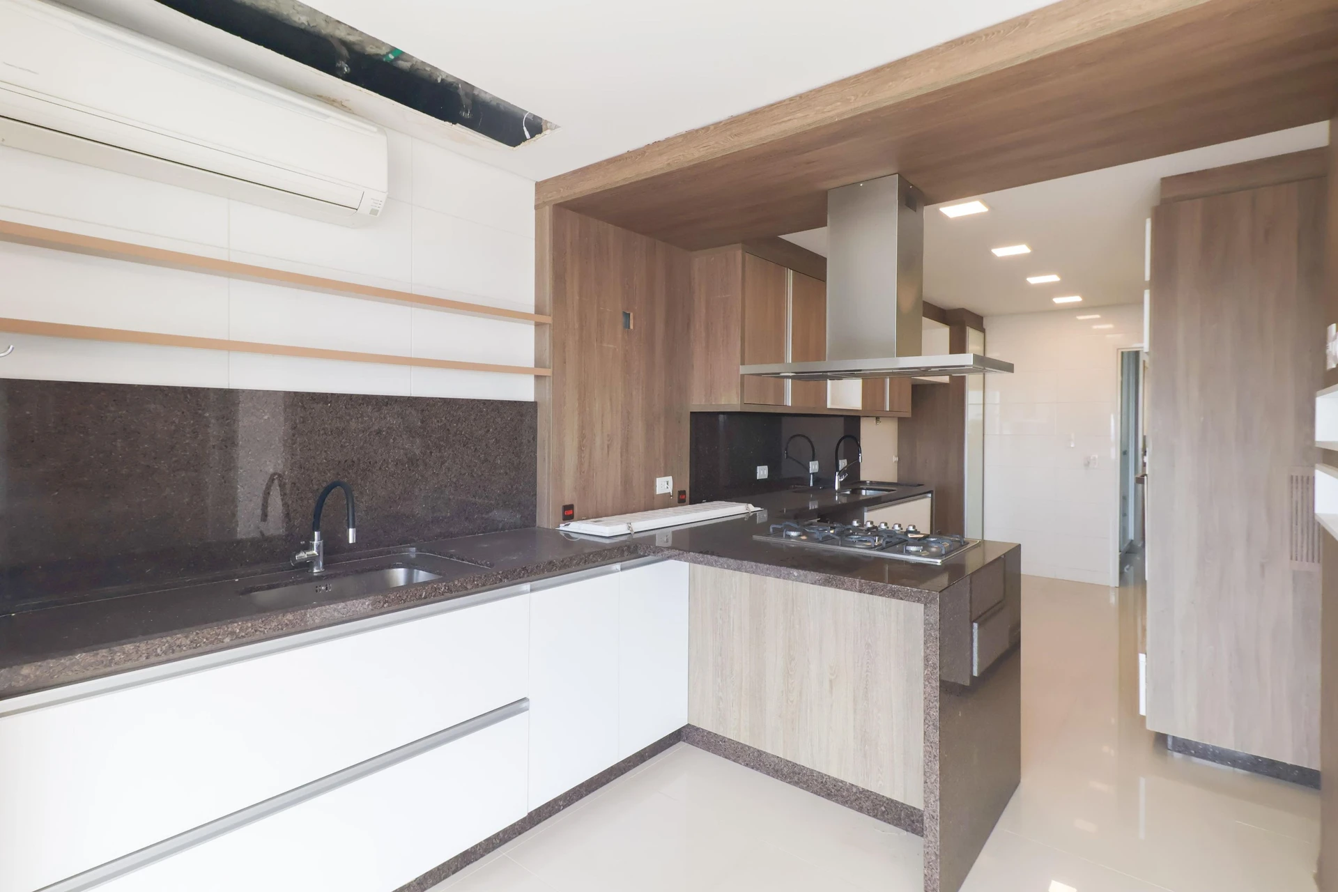 Furnished apartment, 266 m², with a bathtub — photo 3