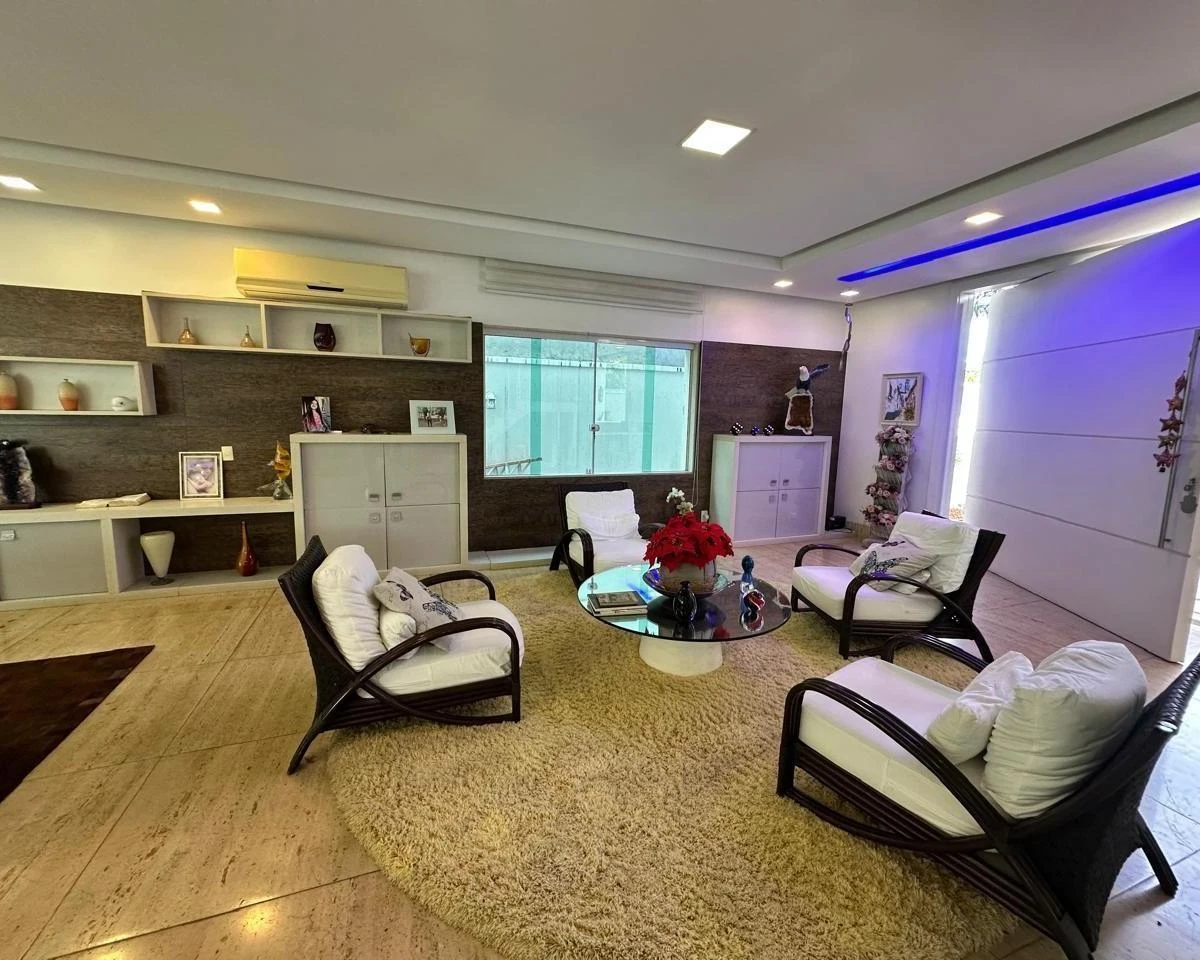 Засклений балкон та 7 спалень: будинок 1000 м² — photo 15